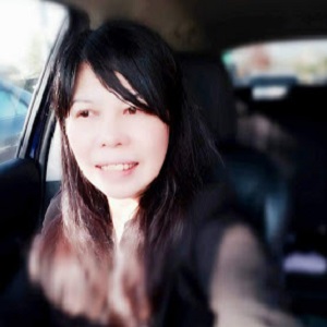 李伊彤